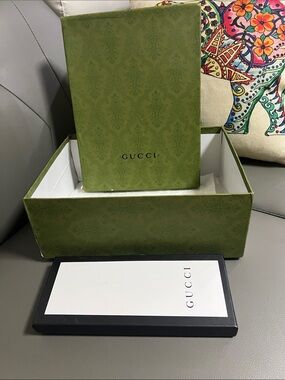 Gucci Green Patterned Box Set with White and Black Logo Tray